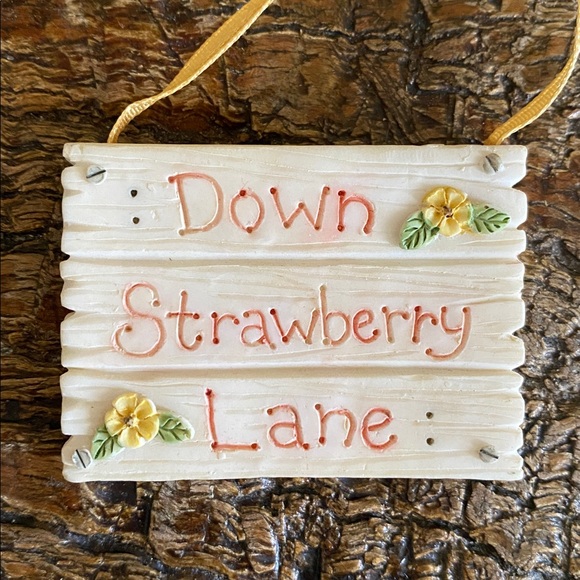 🍓Vintage🍓Cherished Teddies “Down Strawberry Lane” Sign - Picture 3 of 7